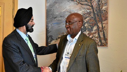 (L-r): Ajay Banga, MasterCard’s president and CEO and Donald Kaberuka, the African Development Bank’s president, at the World Economic Forum in Davos, after the announcement of a significant partnership to boost financial inclusion in Africa. Photo: Michael Buholzer